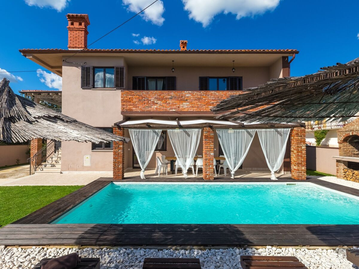 Villa Pupo's Residence - , Villa Pupo's Residence with a Pool, Barban, Istria, Croatia Barban